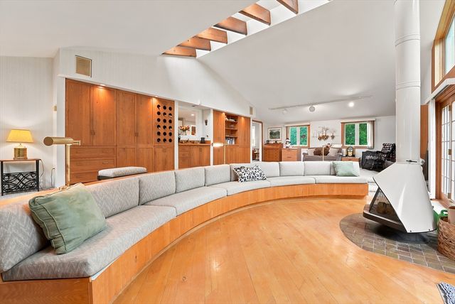 12 Swanson Rd, Framingham, MA 01701
