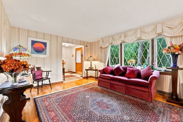 12 Swanson Rd, Framingham, MA 01701