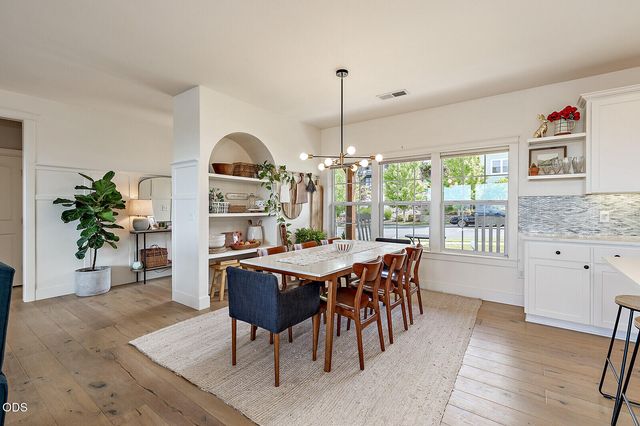 4432 Vista Pointe Drive, Medford, OR 97504