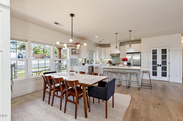 4432 Vista Pointe Drive, Medford, OR 97504