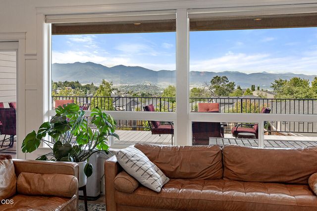 4432 Vista Pointe Drive, Medford, OR 97504