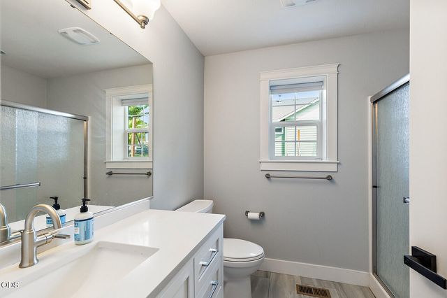 4432 Vista Pointe Drive, Medford, OR 97504