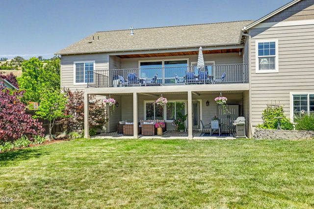 4432 Vista Pointe Drive, Medford, OR 97504