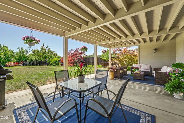 4432 Vista Pointe Drive, Medford, OR 97504