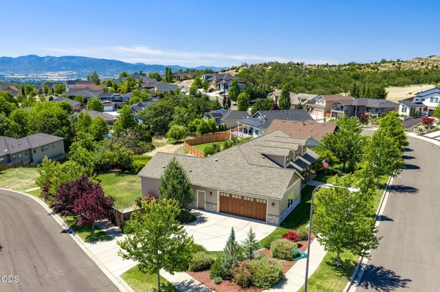 4432 Vista Pointe Drive, Medford, OR 97504