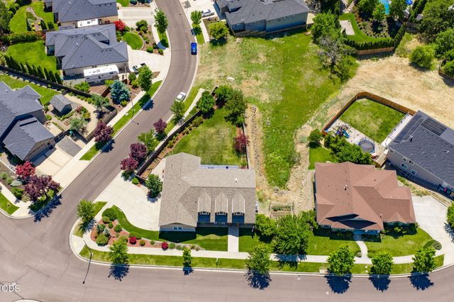 4432 Vista Pointe Drive, Medford, OR 97504