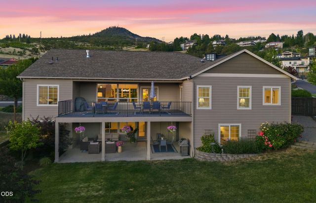 4432 Vista Pointe Drive, Medford, OR 97504