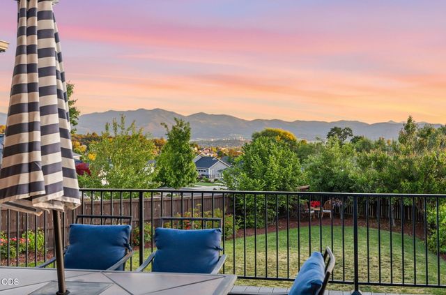 4432 Vista Pointe Drive, Medford, OR 97504