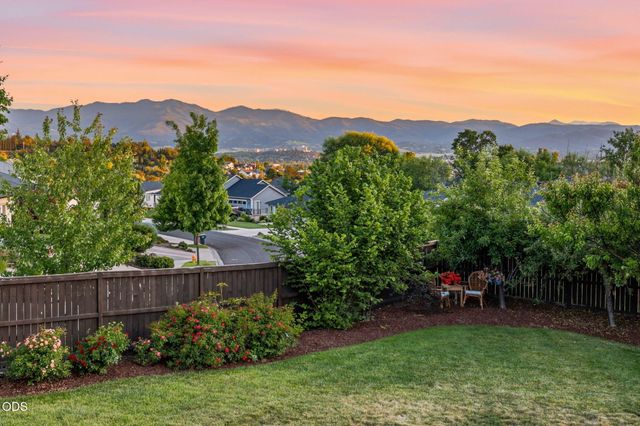4432 Vista Pointe Drive, Medford, OR 97504