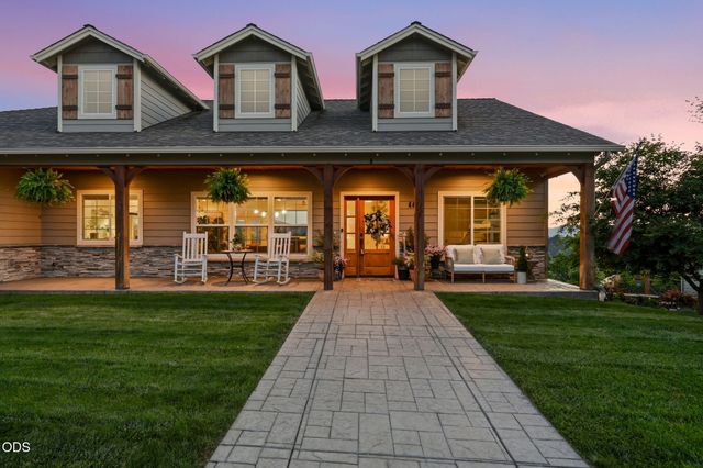 4432 Vista Pointe Drive, Medford, OR 97504