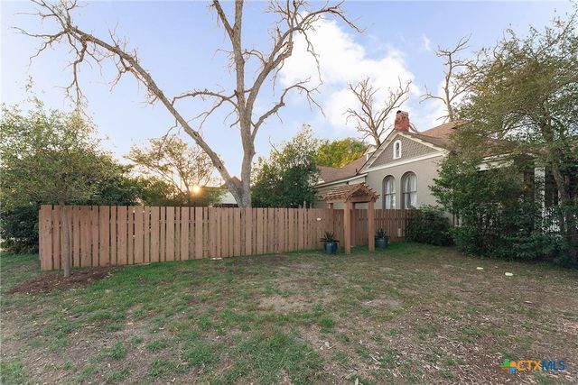 1202 Pecan Street, Bastrop, TX 78602