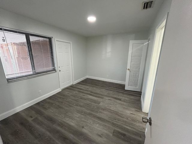 1401 NE 57th Place 9, Fort Lauderdale, FL 33334