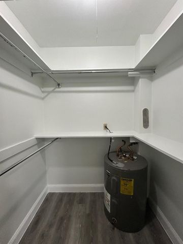 1401 NE 57th Place 9, Fort Lauderdale, FL 33334