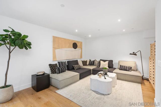 744 Bonair St, La Jolla, CA 92037