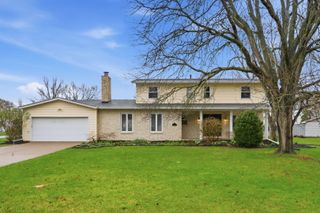 4 Estate Court, Bettendorf, IA 52722