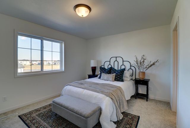 2517 36th Avenue S, Moorhead, MN 56560