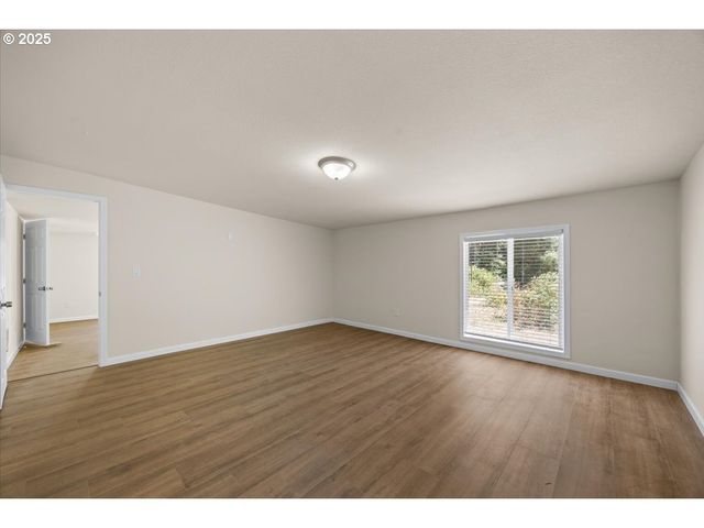 181 OAK HOLLOW Ln, Riddle, OR 97469