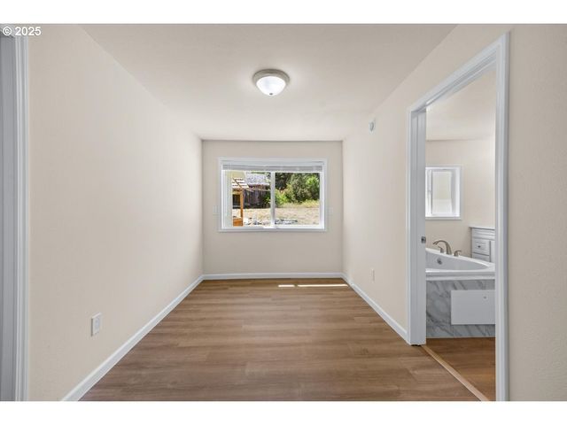 181 OAK HOLLOW Ln, Riddle, OR 97469