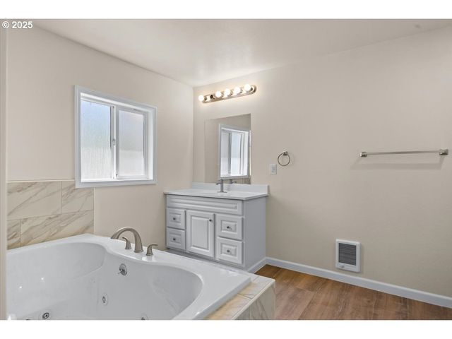 181 OAK HOLLOW Ln, Riddle, OR 97469