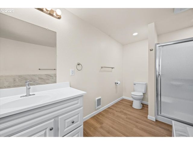 181 OAK HOLLOW Ln, Riddle, OR 97469