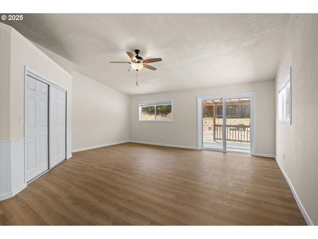 181 OAK HOLLOW Ln, Riddle, OR 97469