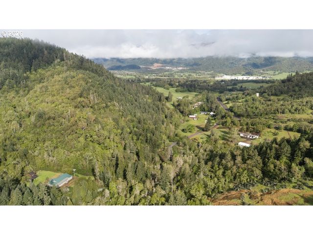 181 OAK HOLLOW Ln, Riddle, OR 97469