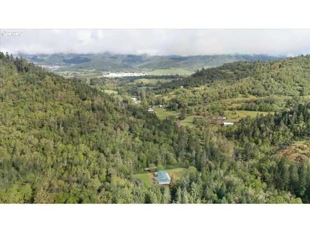 181 OAK HOLLOW Ln, Riddle, OR 97469
