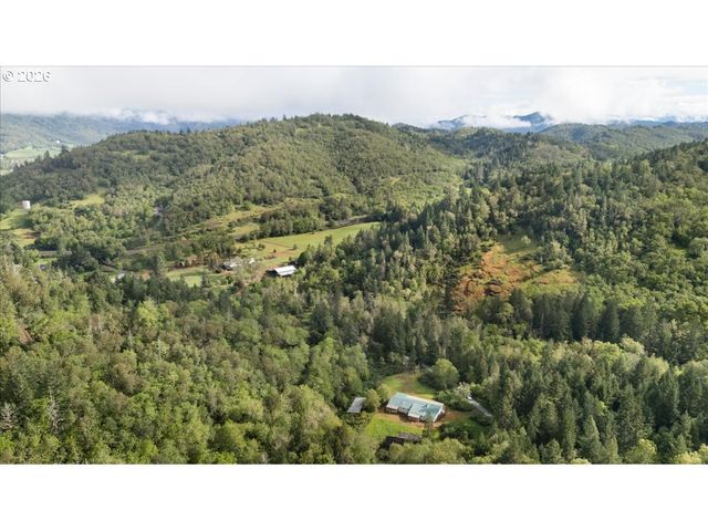 181 OAK HOLLOW Ln, Riddle, OR 97469
