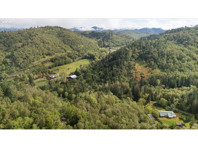 181 OAK HOLLOW Ln, Riddle, OR 97469