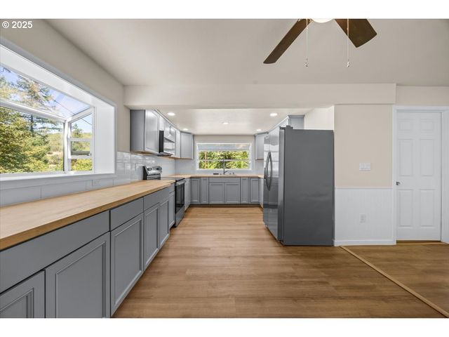 181 OAK HOLLOW Ln, Riddle, OR 97469