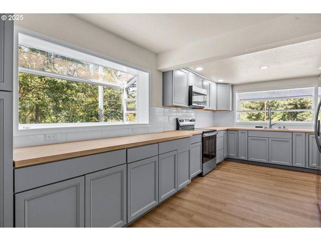 181 OAK HOLLOW Ln, Riddle, OR 97469