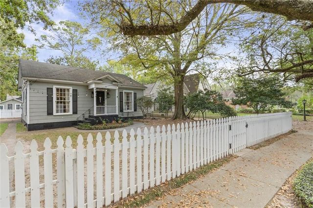 1954 Old Government Street, Mobile, AL 36606