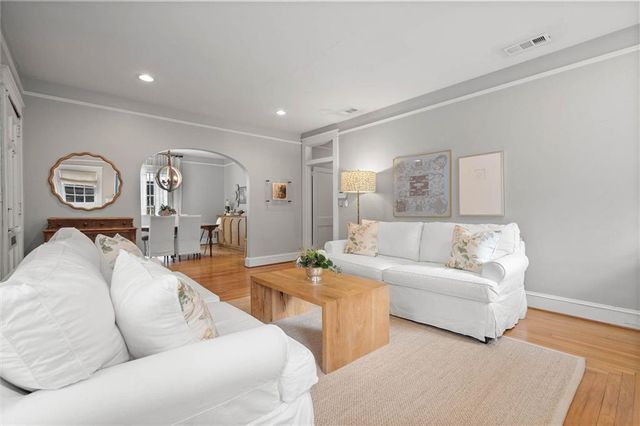 1954 Old Government Street, Mobile, AL 36606