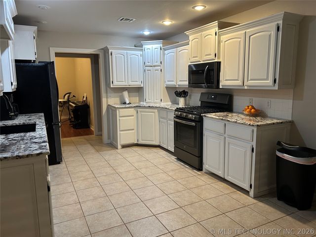 1204 Pinehurst Court, Fort Gibson, OK 74434