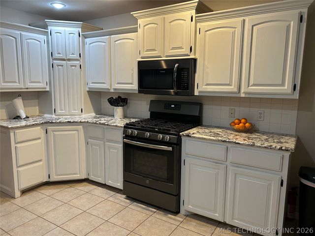 1204 Pinehurst Court, Fort Gibson, OK 74434