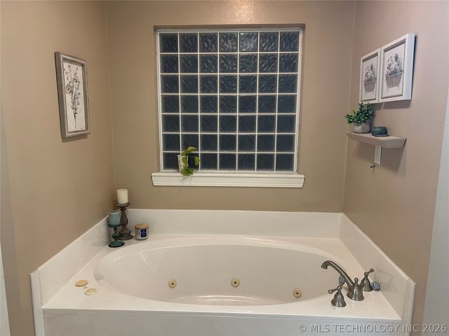 1204 Pinehurst Court, Fort Gibson, OK 74434