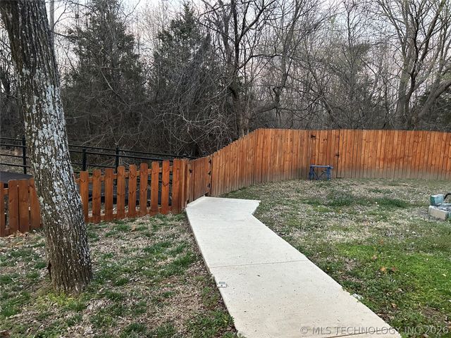 1204 Pinehurst Court, Fort Gibson, OK 74434