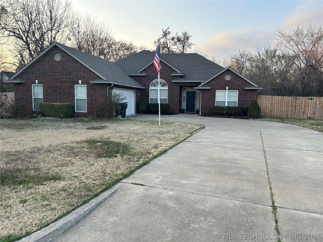 1204 Pinehurst Court, Fort Gibson, OK 74434