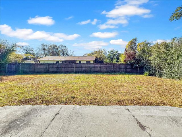 569 SIDNEY DRIVE, Lake Helen, FL 32744