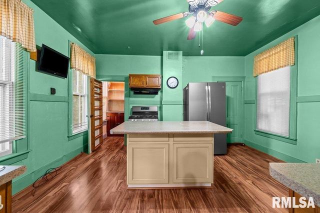 3011 TELEGRAPH Road, Davenport, IA 52802