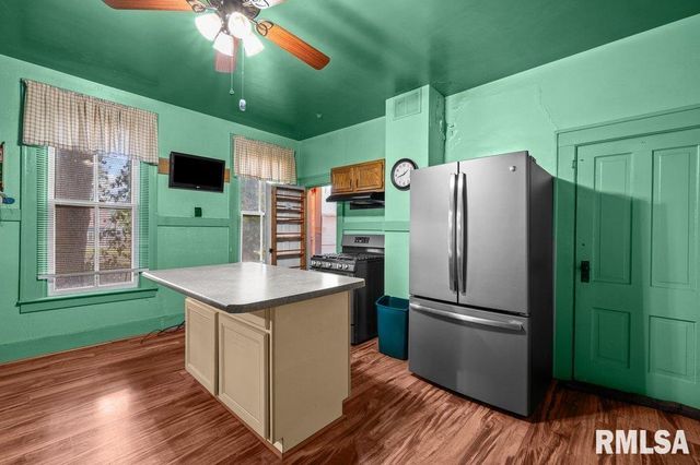 3011 TELEGRAPH Road, Davenport, IA 52802