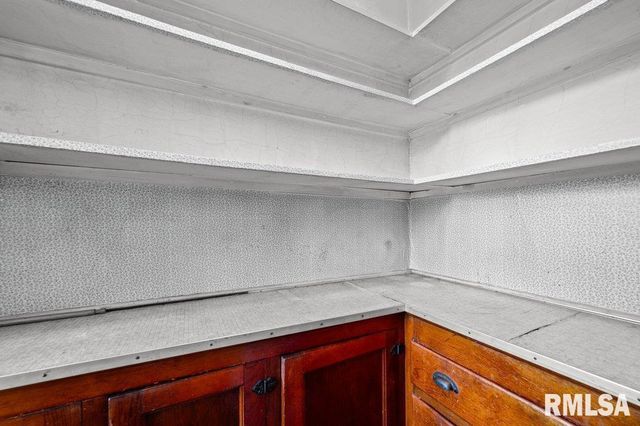 3011 TELEGRAPH Road, Davenport, IA 52802