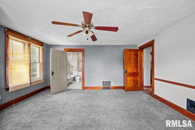 3011 TELEGRAPH Road, Davenport, IA 52802