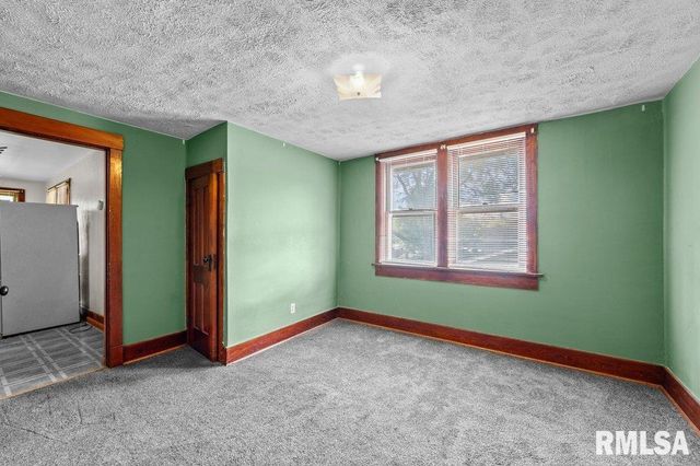 3011 TELEGRAPH Road, Davenport, IA 52802