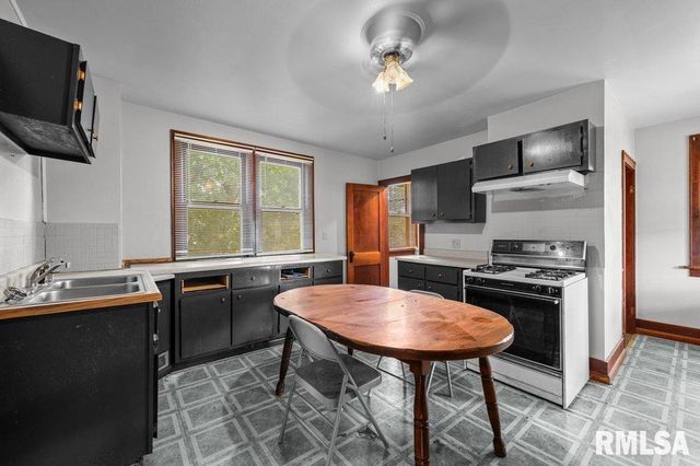 3011 TELEGRAPH Road, Davenport, IA 52802