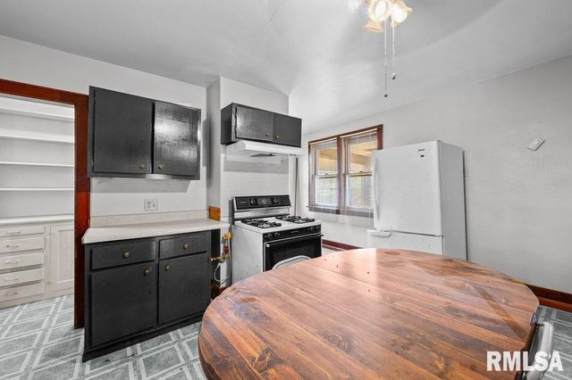 3011 TELEGRAPH Road, Davenport, IA 52802