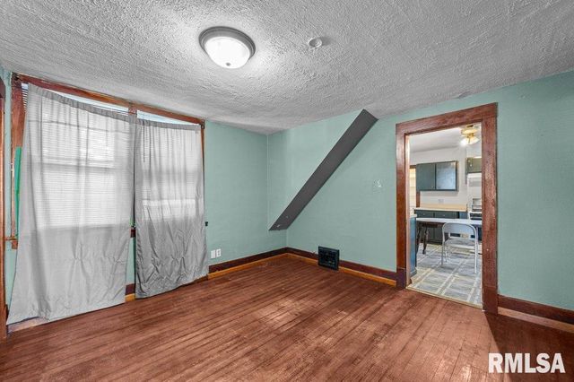 3011 TELEGRAPH Road, Davenport, IA 52802