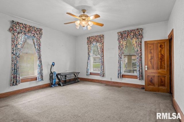 3011 TELEGRAPH Road, Davenport, IA 52802