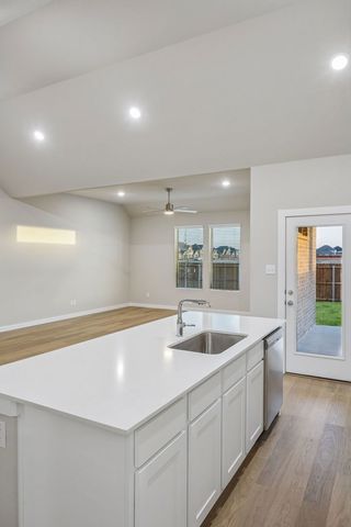 452 Hundred Acre Drive, Waxahachie, TX 75165