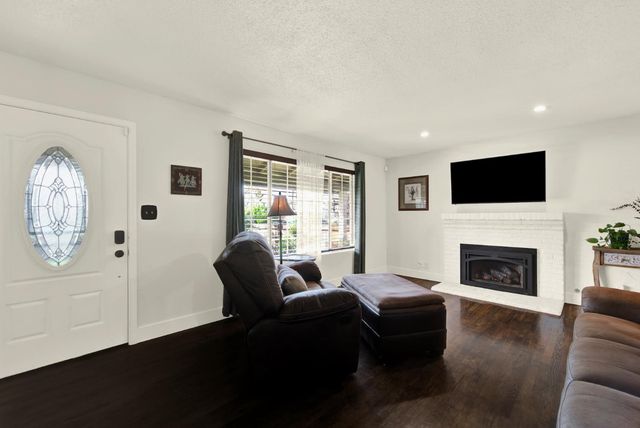 736 Golden Ave, Lodi, CA 95240